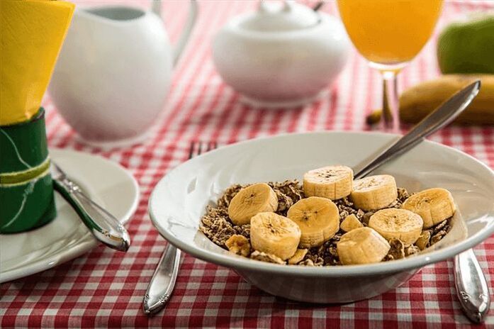 farina d'avena con frutti di bosco e yogurt