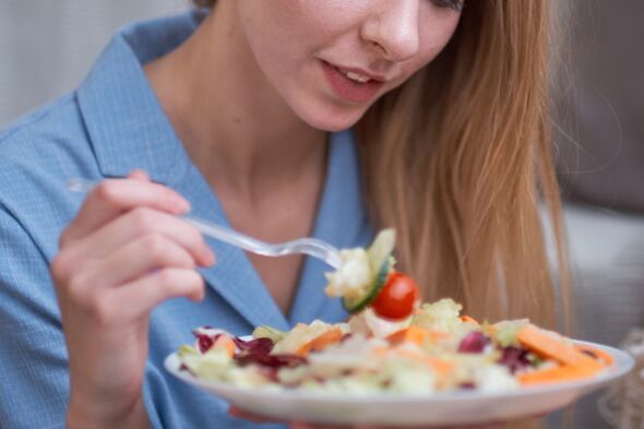 Una donna ha cambiato il suo stile di vita e ha perso peso grazie alla dieta mediterranea