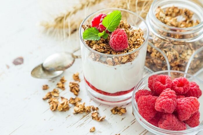 yogurt con lamponi e muesli per dimagrire